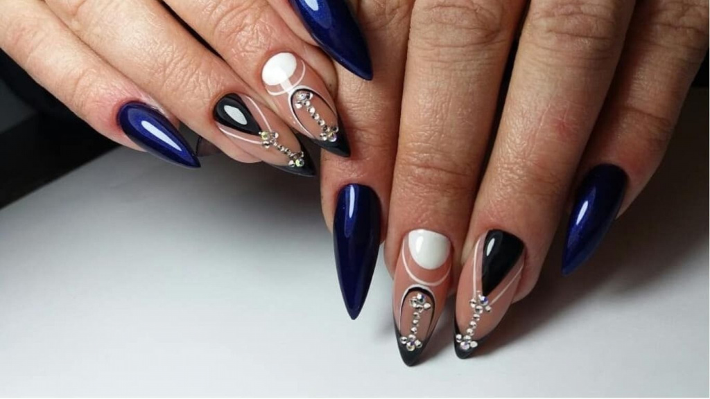 Маникюр 2022 на длинные ногти – фото новинок дизайна ногтей 2022 года